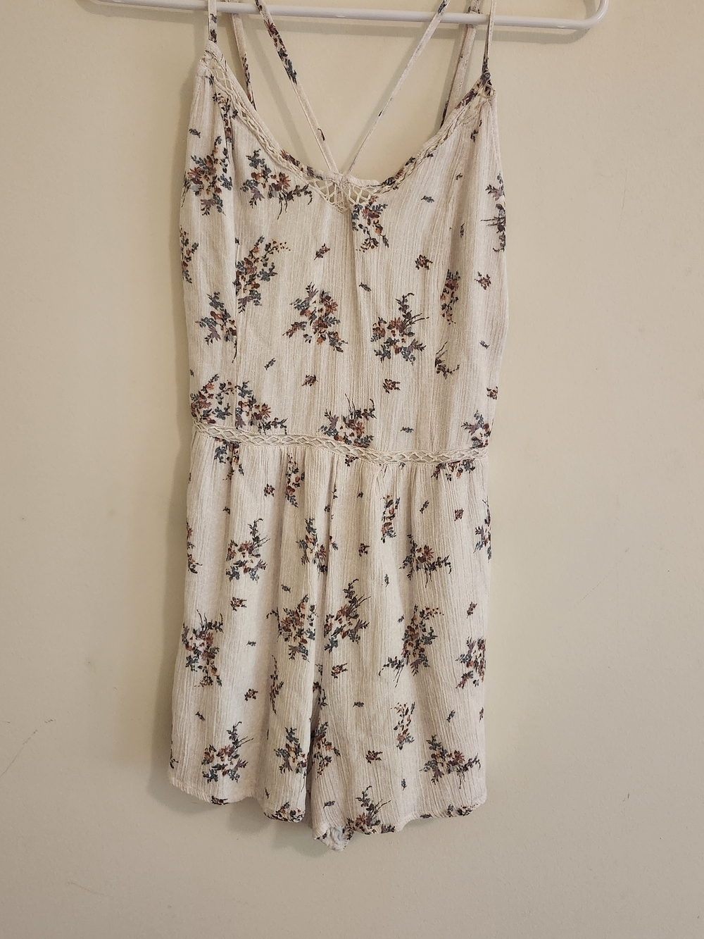 Hollister Cream Floral Spaghetti-Strap Romper